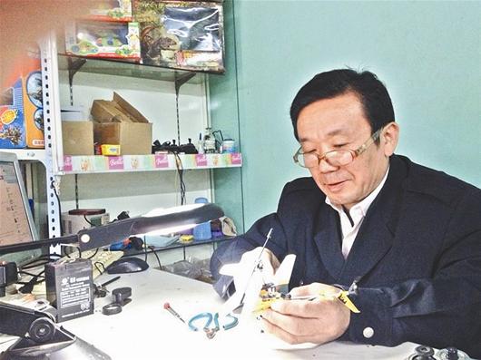 玩具壞了沒(méi)處修 社區(qū)玩具醫(yī)院每月修復(fù)幾百件