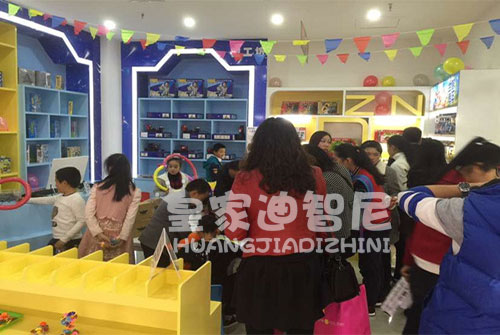 迎五一，督導(dǎo)老師放棄休息與客戶同在