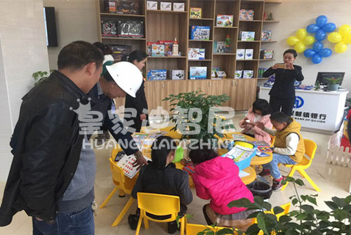 商場內玩具店陳列吸引眼球的方法