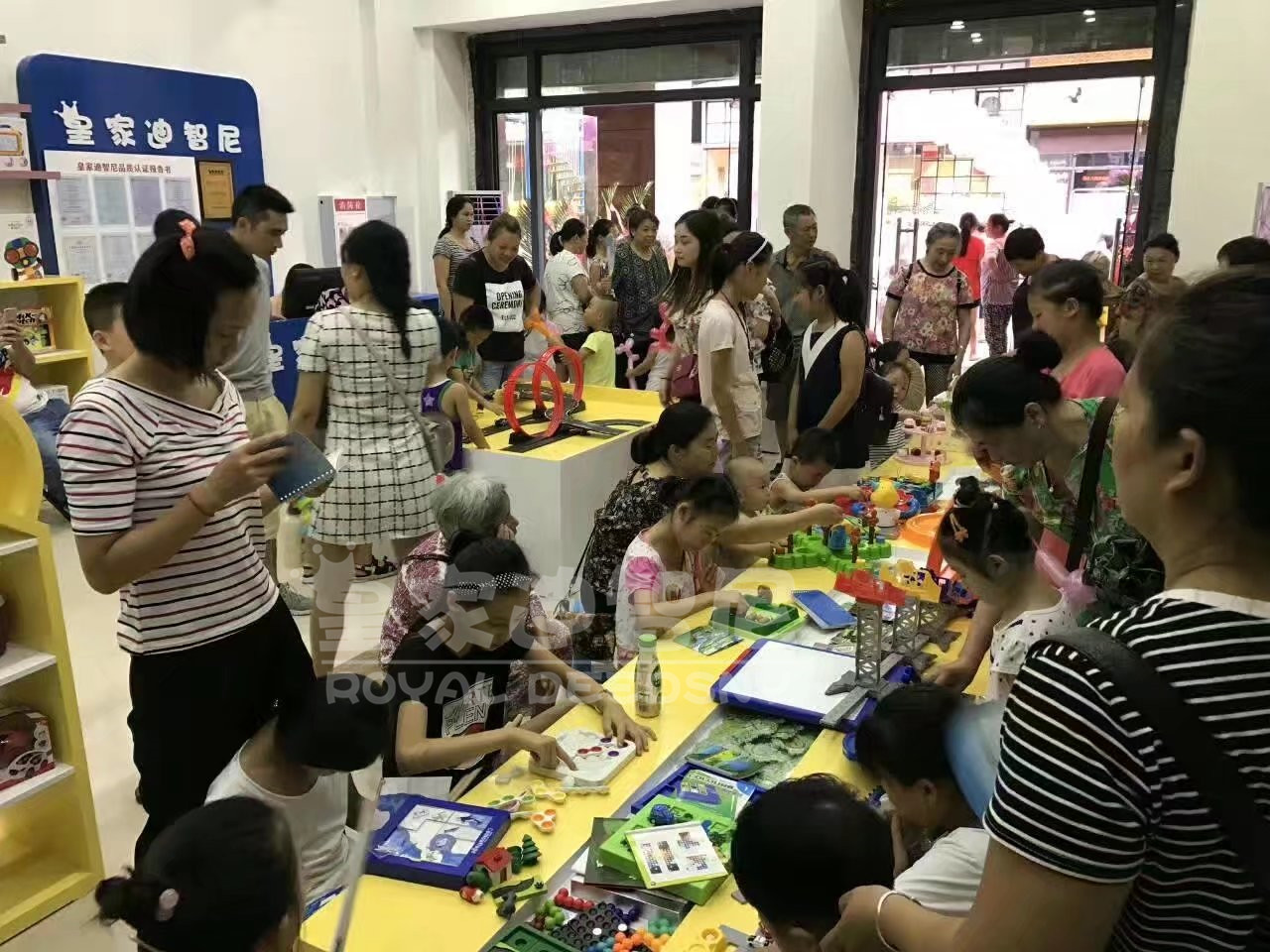 兒童玩具店加盟優(yōu)勢(shì)-玩具店開業(yè)-皇家迪智尼兒童玩具店加盟官網(wǎng)