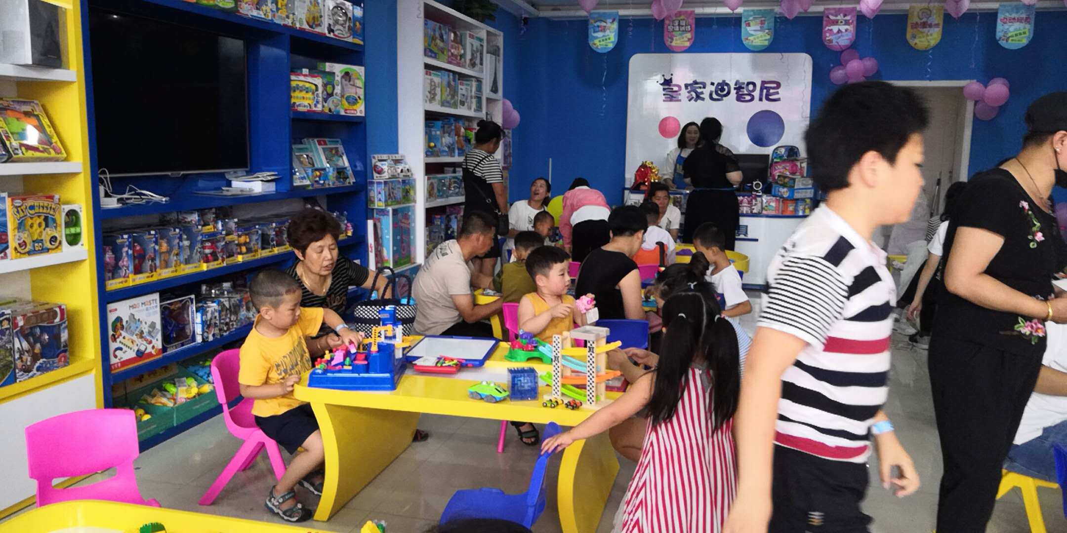 皇家迪智尼總部督導下店幫扶河北省雄縣玩具加盟店