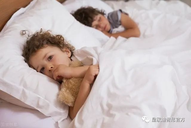 皇家迪智尼 I 哄睡、再三催促，孩子就是晚上就不愿意睡覺?。?！