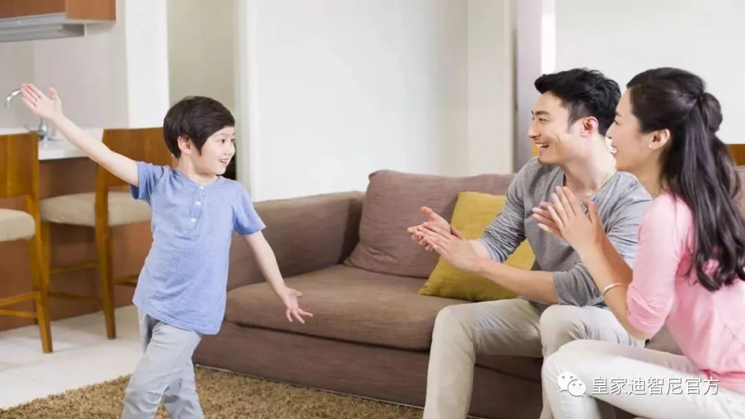 皇家迪智尼 I 孩子“疏遠(yuǎn)”父母的原因，6歲前一定要避免的征兆！