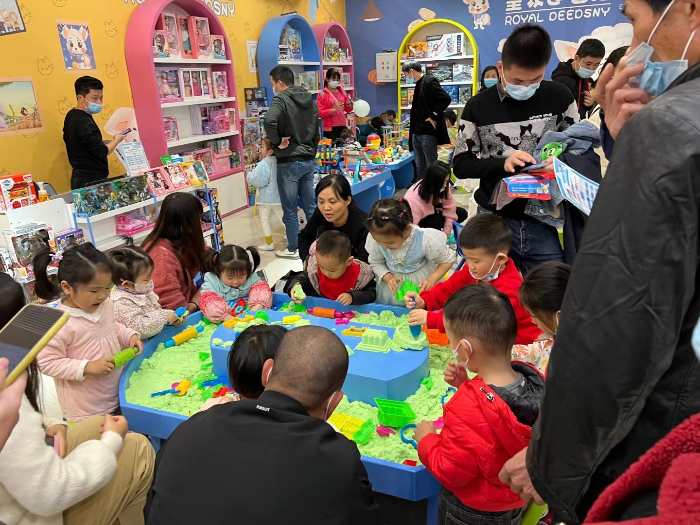 皇家迪智尼 I 益智玩具店實(shí)現(xiàn)人氣爆滿，需要從以下幾個(gè)方面入手！