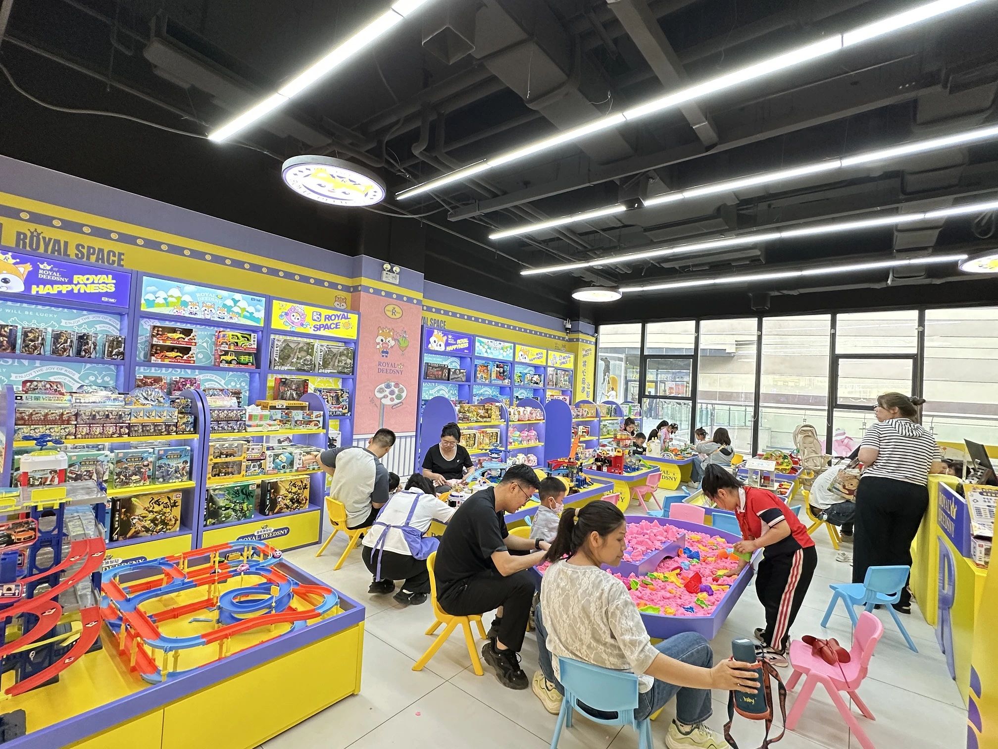 皇家迪智尼 I 實體店空窗期情況下，老板們該做點啥呢？